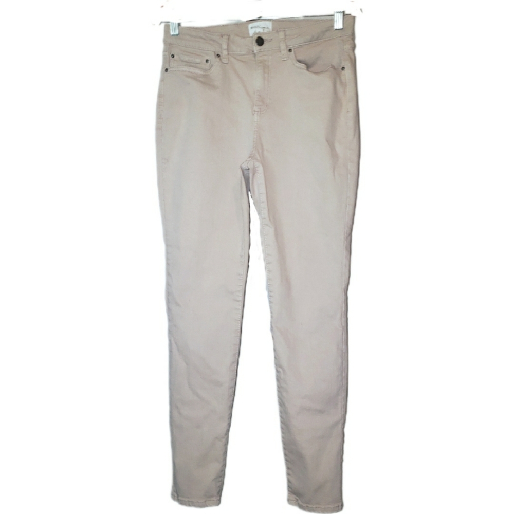 Neutral tan / pink jeans